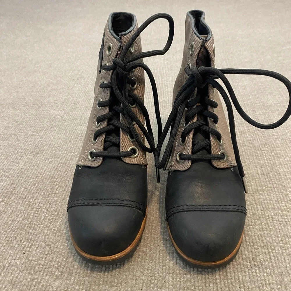 Sorel Boots Womens Size 6.5 Beige Canvas Leather Wedge Ankle Lace Up NL2174-238